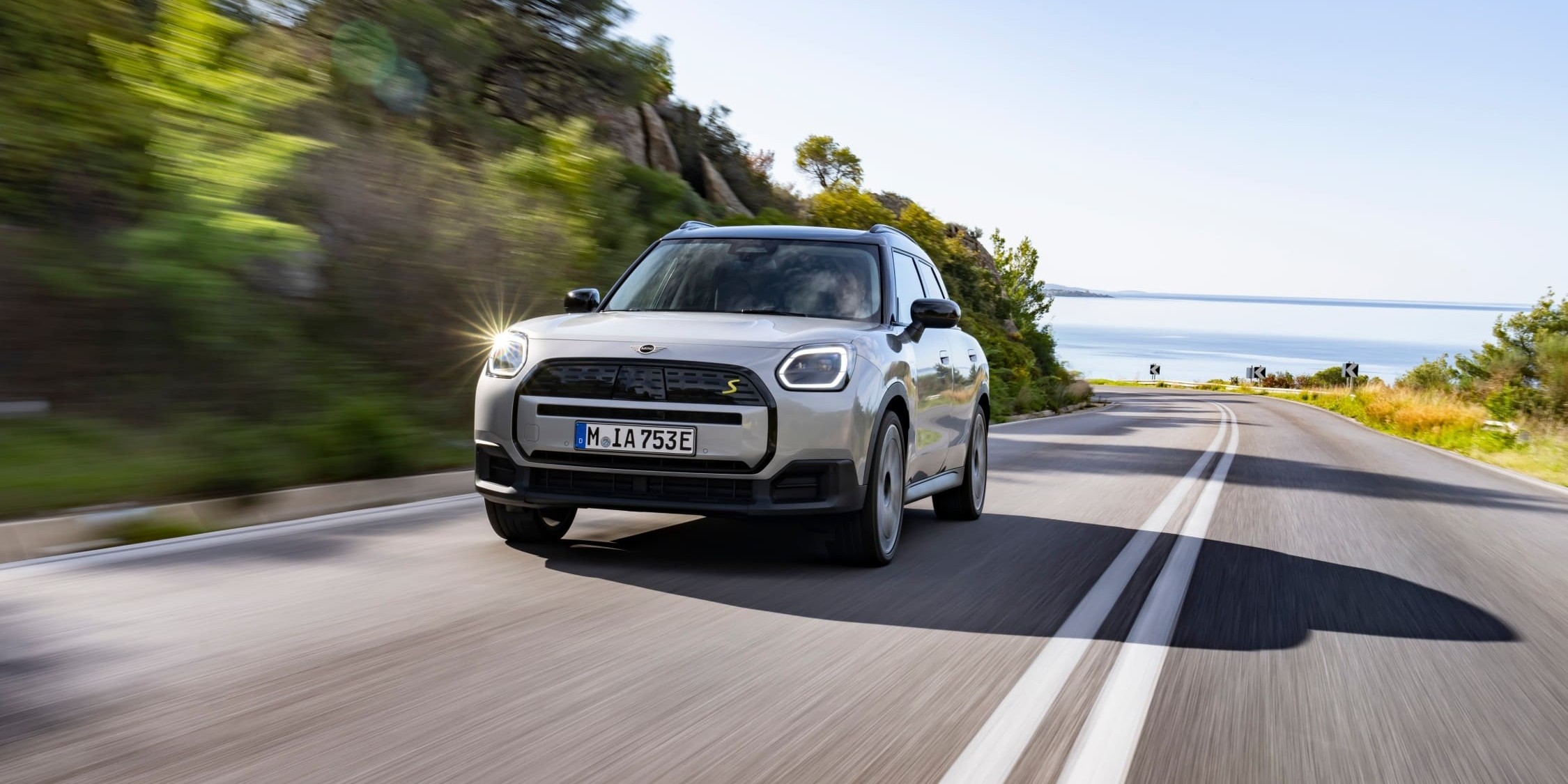 MINI Countryman SE na estrada.